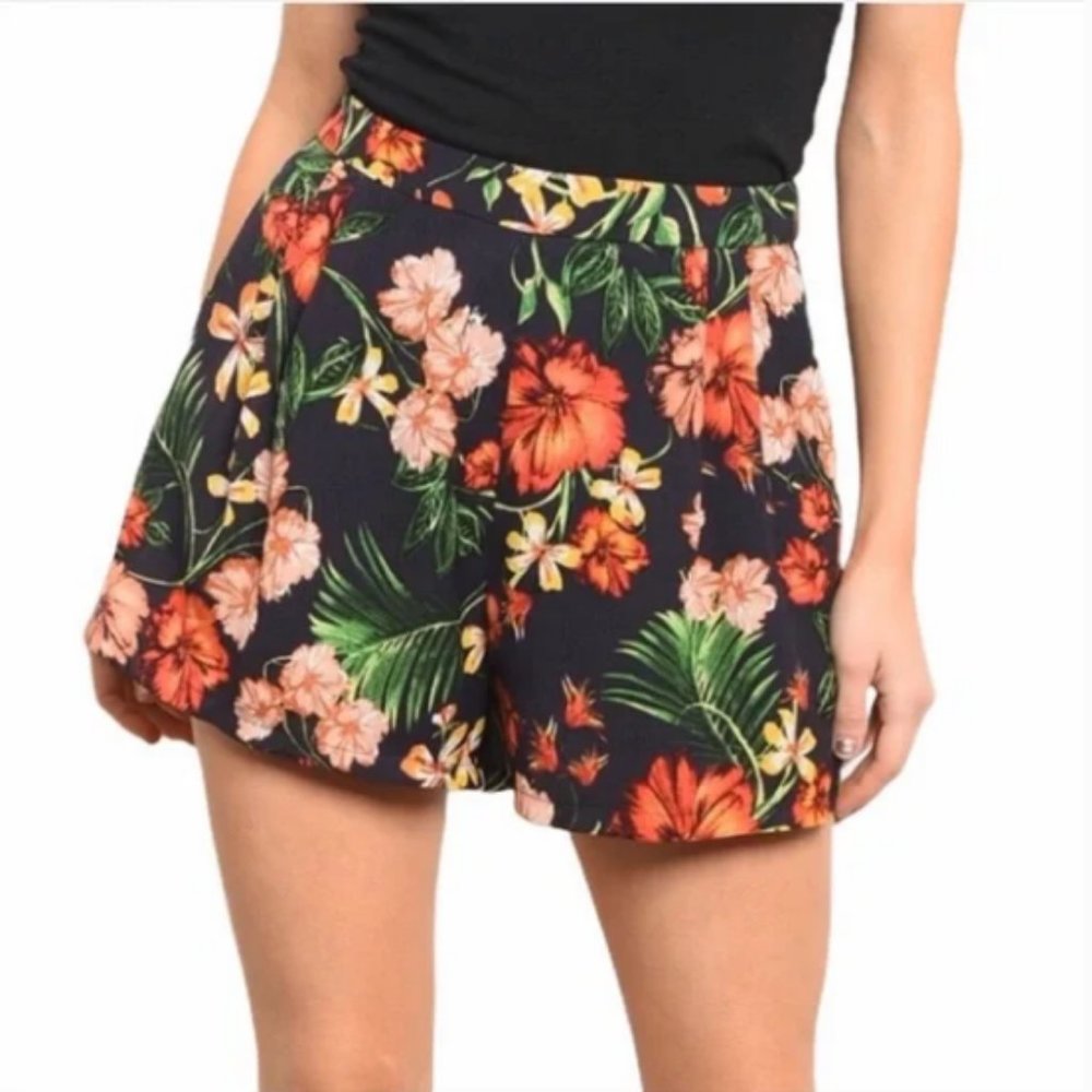 Lush Tropical Floral Fitted Waist Loose Flowy Pocket Bermuda Shorts Multi, Small